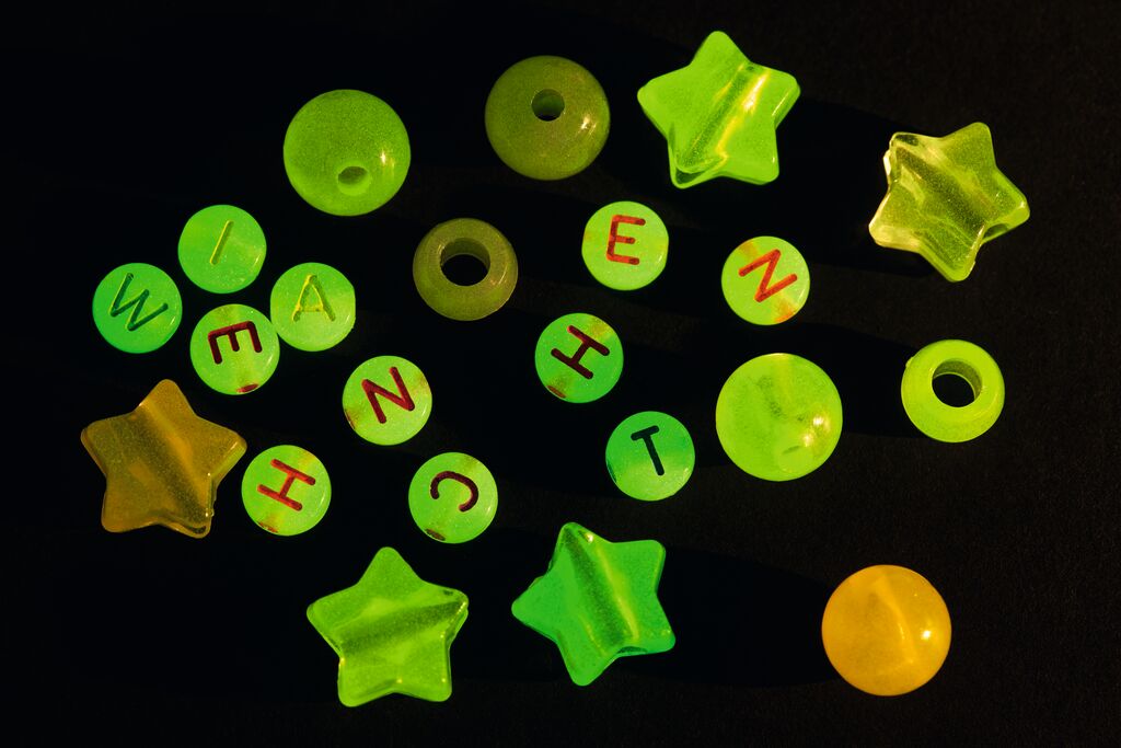 moses - Nachtleuchtendes Buchstaben-Perlenset