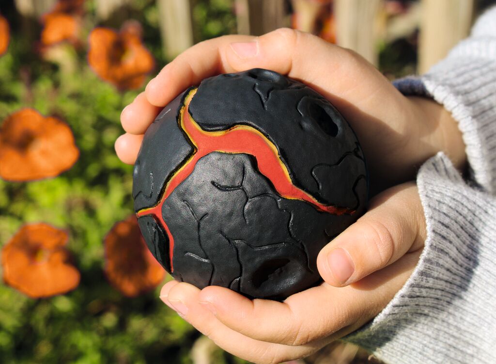 moses - Saurierstarker Lava-Sprungball