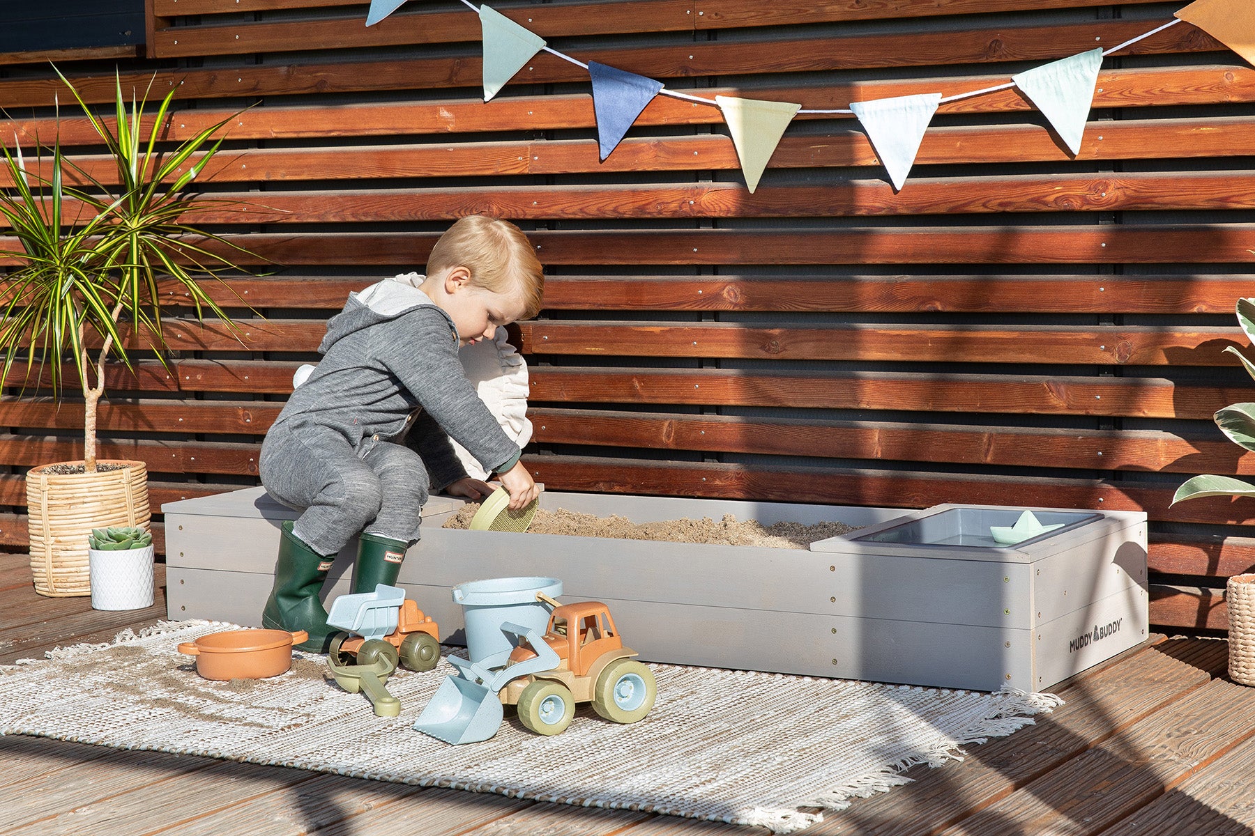 MUDDY BUDDY ® - Sandkasten "Space Saver" warmgrau