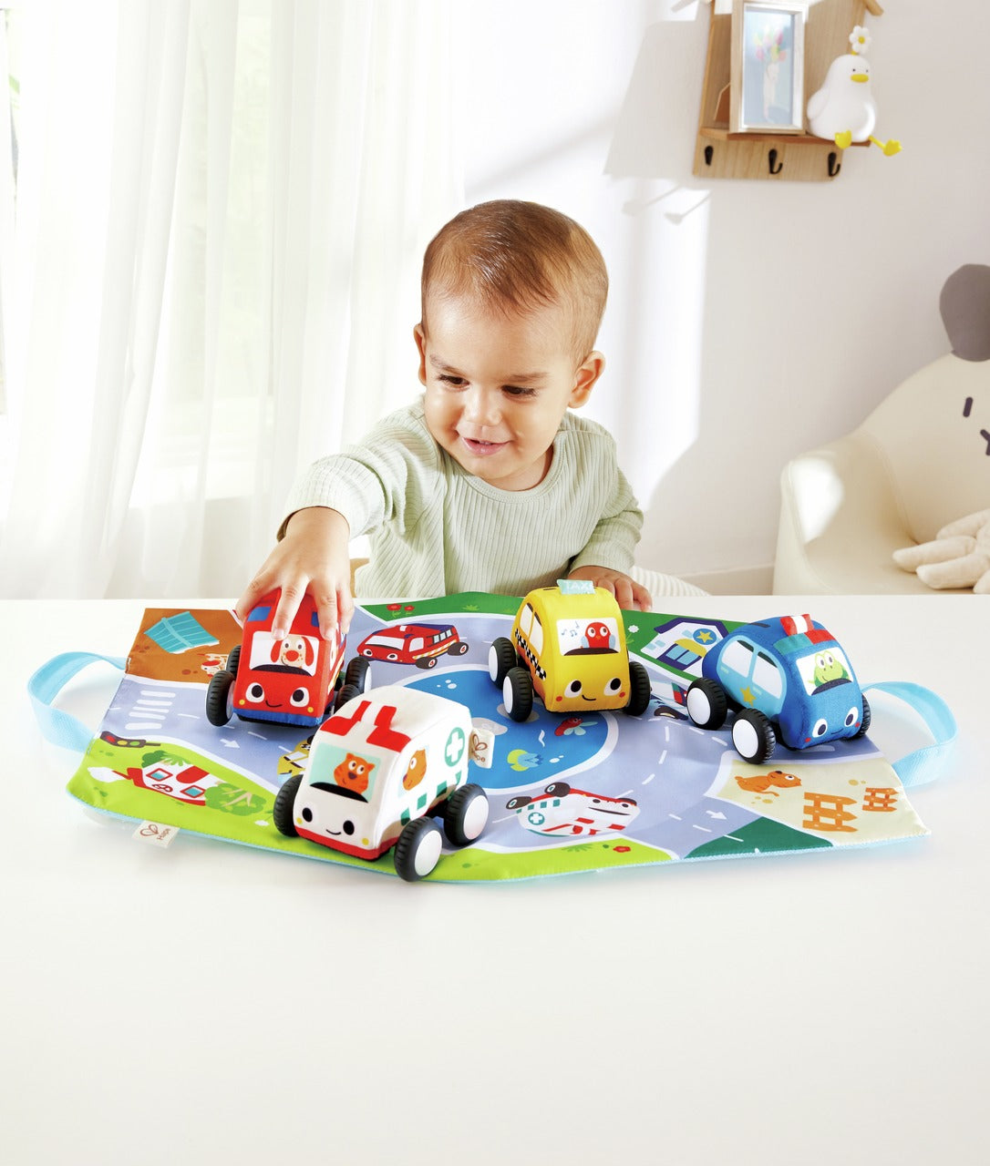 Hape - Plüschautoset mit Rückziehmotor