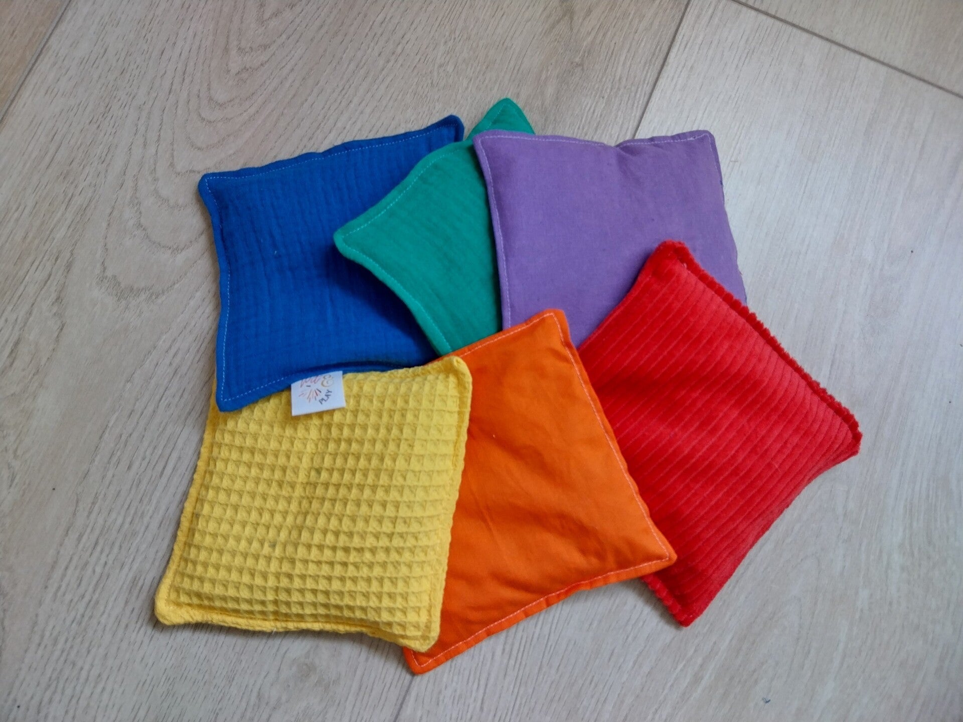 Pit & PLAY - Sensorik-Säckchen Regenbogen classic 6+1