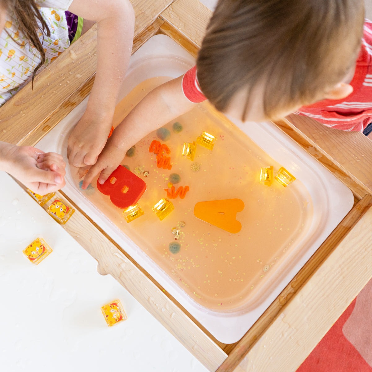 Glo Pals - Badespielzeug Cubes Daniel Tiger