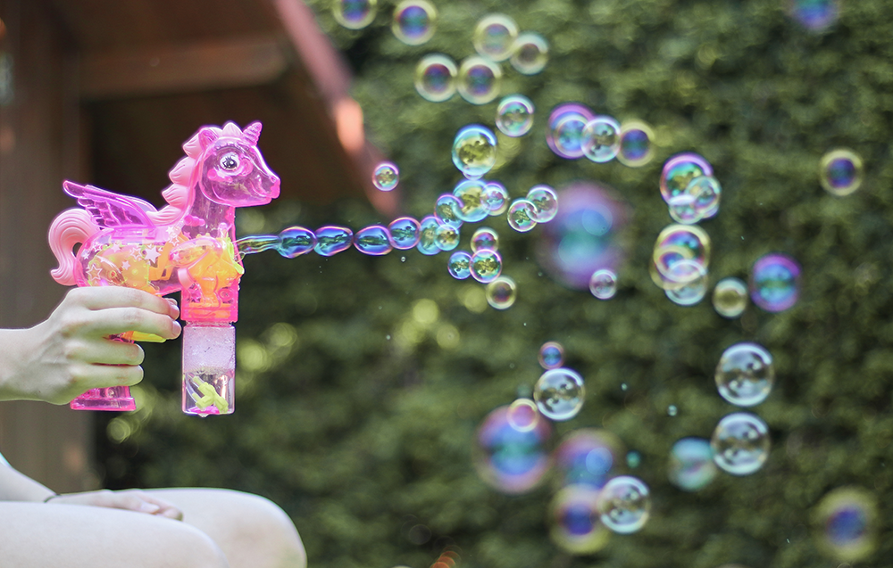 Fun Trading - Seifenblasenpistole "Einhorn" pink mit LED Licht