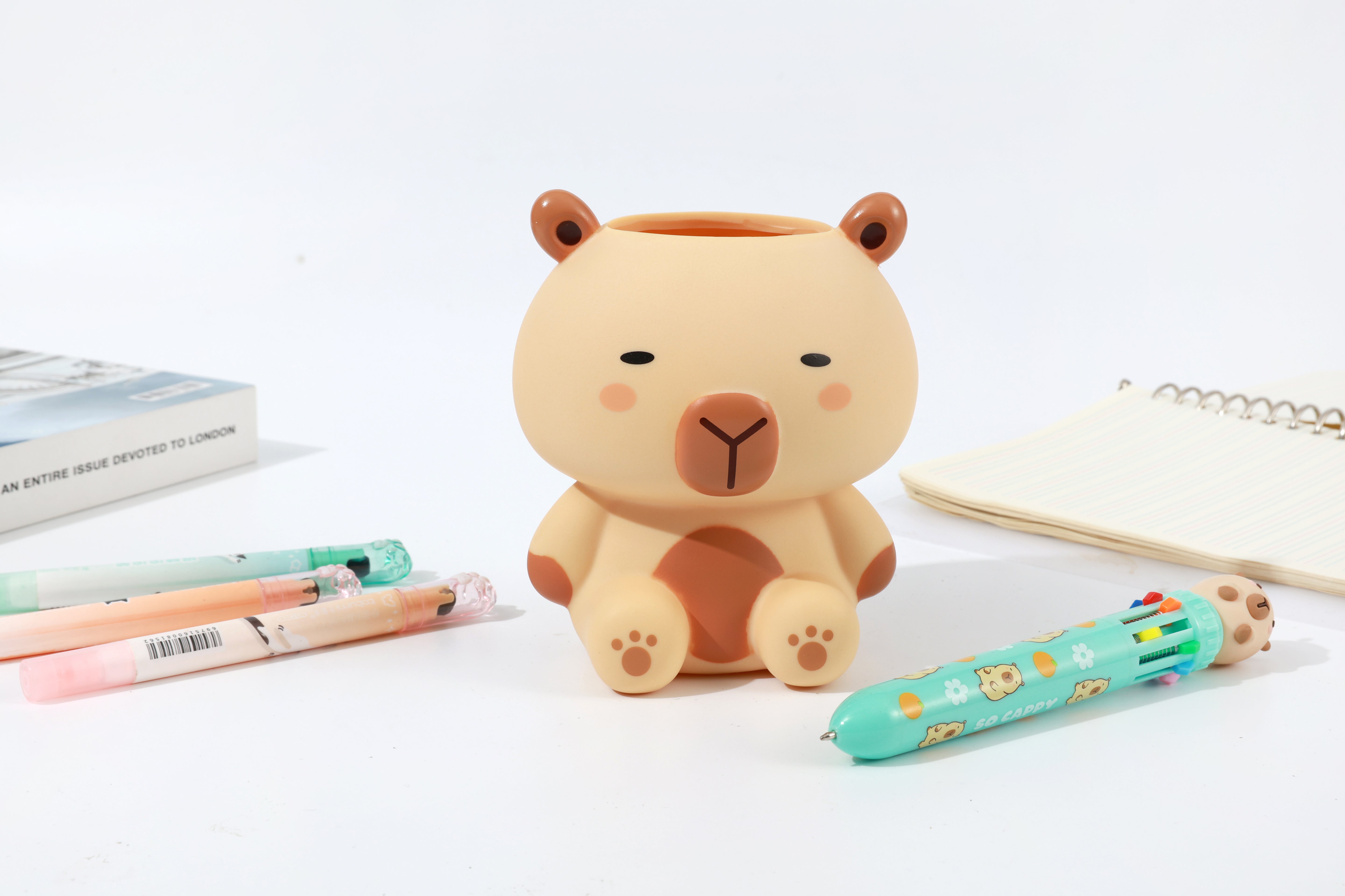 i-Total Capybara 3D-Stifthalter, beiger Schreibtisch-Organizer, Tierfigur, Stiftehalter, Schreibwaren, Büro-Dekoration, niedliches Design.