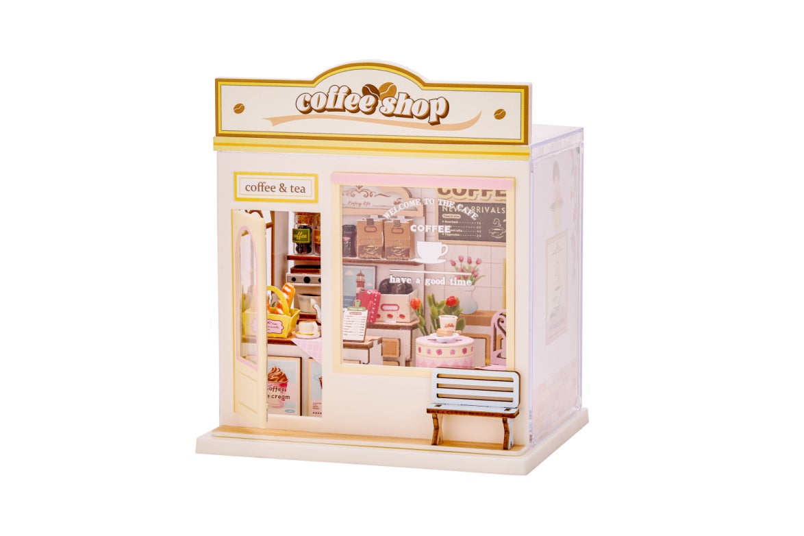iTotal Mini-Shop Spielset Café mit Außenansicht, kleiner Parkbank, Schaufenster, Theke und detailliertem Zubehör für Kaffeeliebhaber.