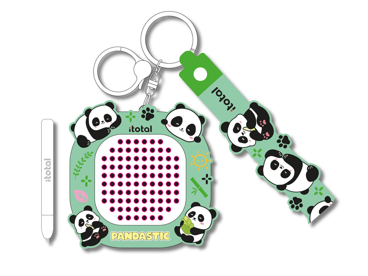 iTotal Schlüsselanhänger mit Panda-Puzzle-Spiel, passendem Silikon-Armband, Eingabestift und niedlichen Pandabären-Illustrationen auf grünem Hintergrund.