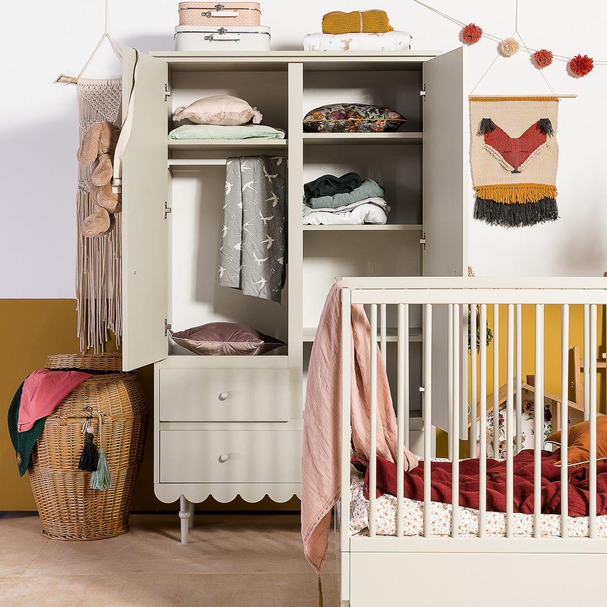 Wood Luck - Kleiderschrank Babushka off-white