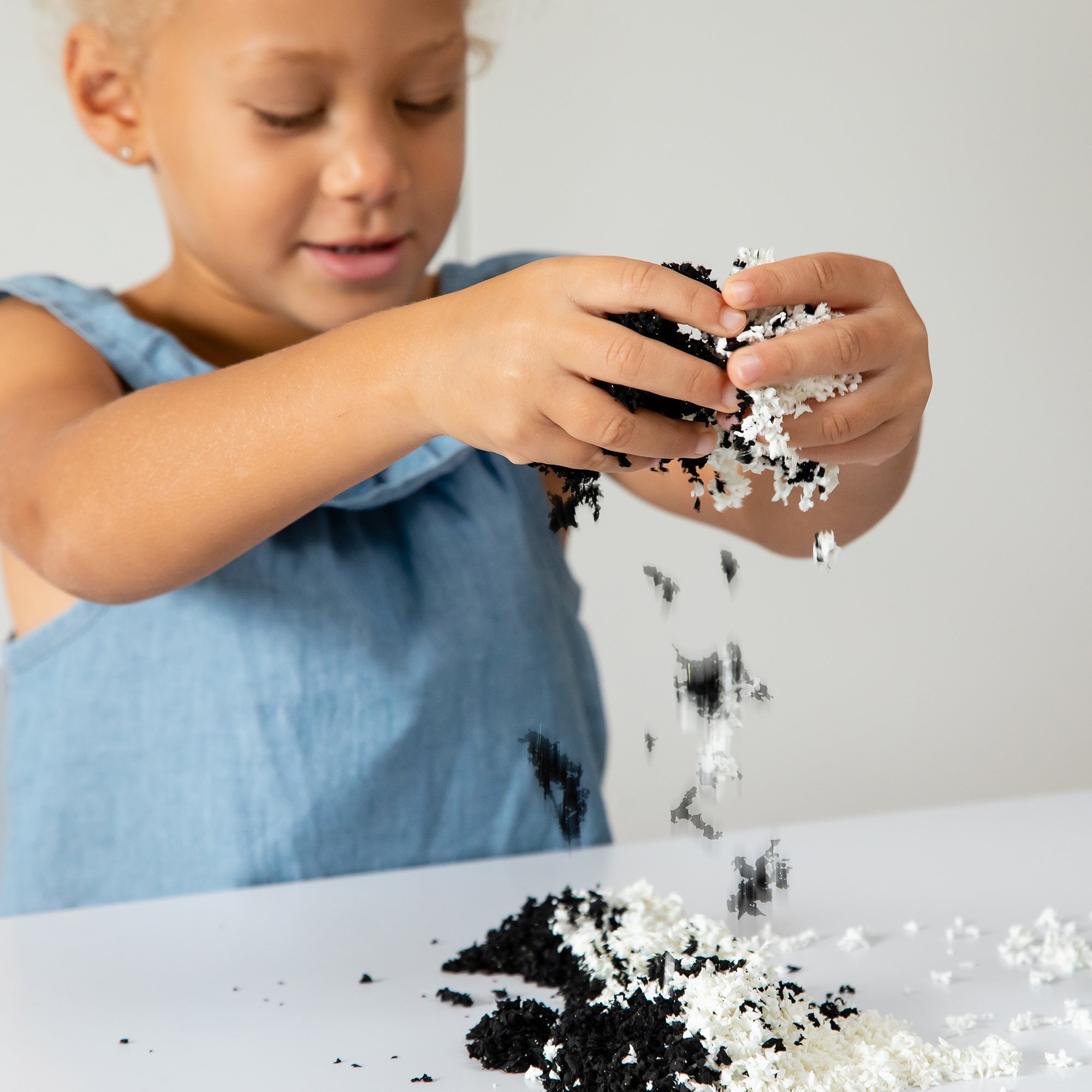 Learning Resources - Playfoam Pluffle Twist Black & White