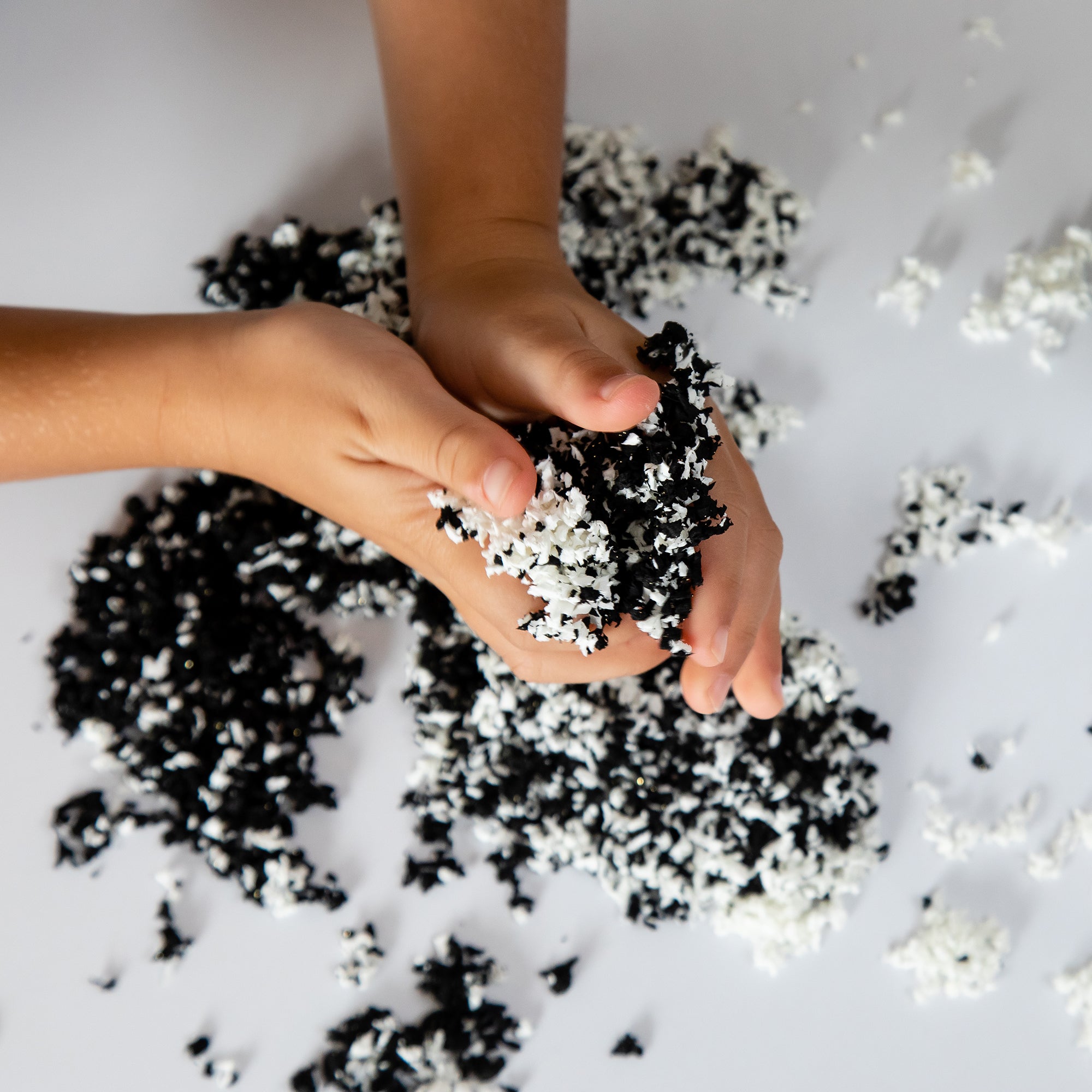 Learning Resources - Playfoam Pluffle Twist Black & White