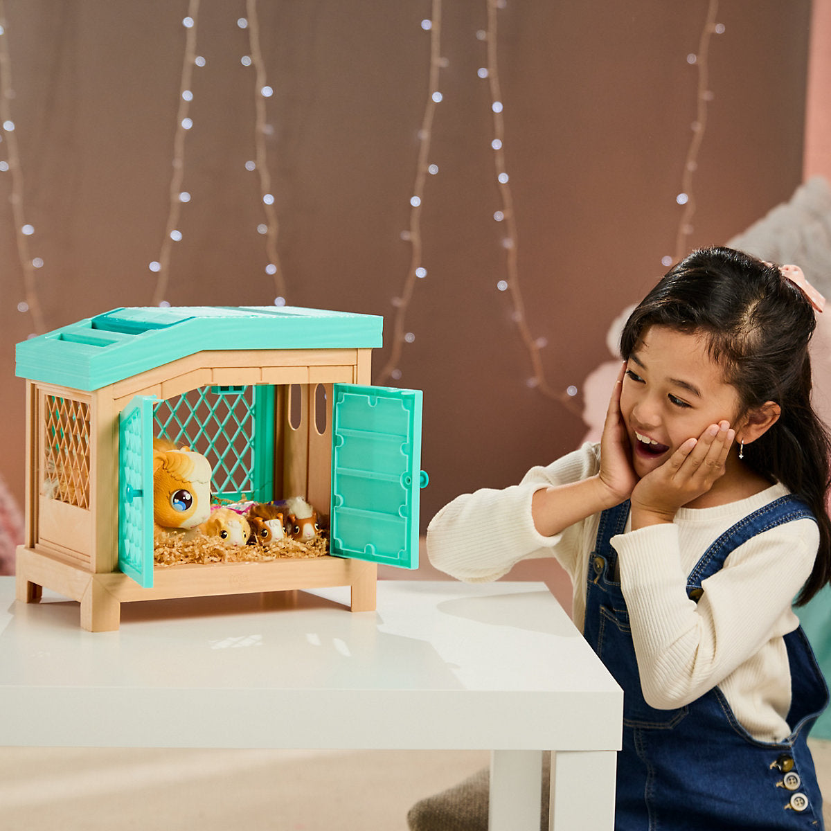 Little Live Pets - Interaktives Mamameerschweinchen mit Stall