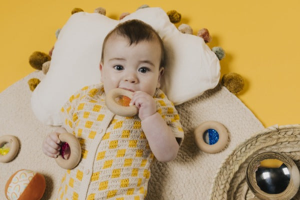 PETIT BOUM - Sensorikspielzeug "Calm Donut Yellow"