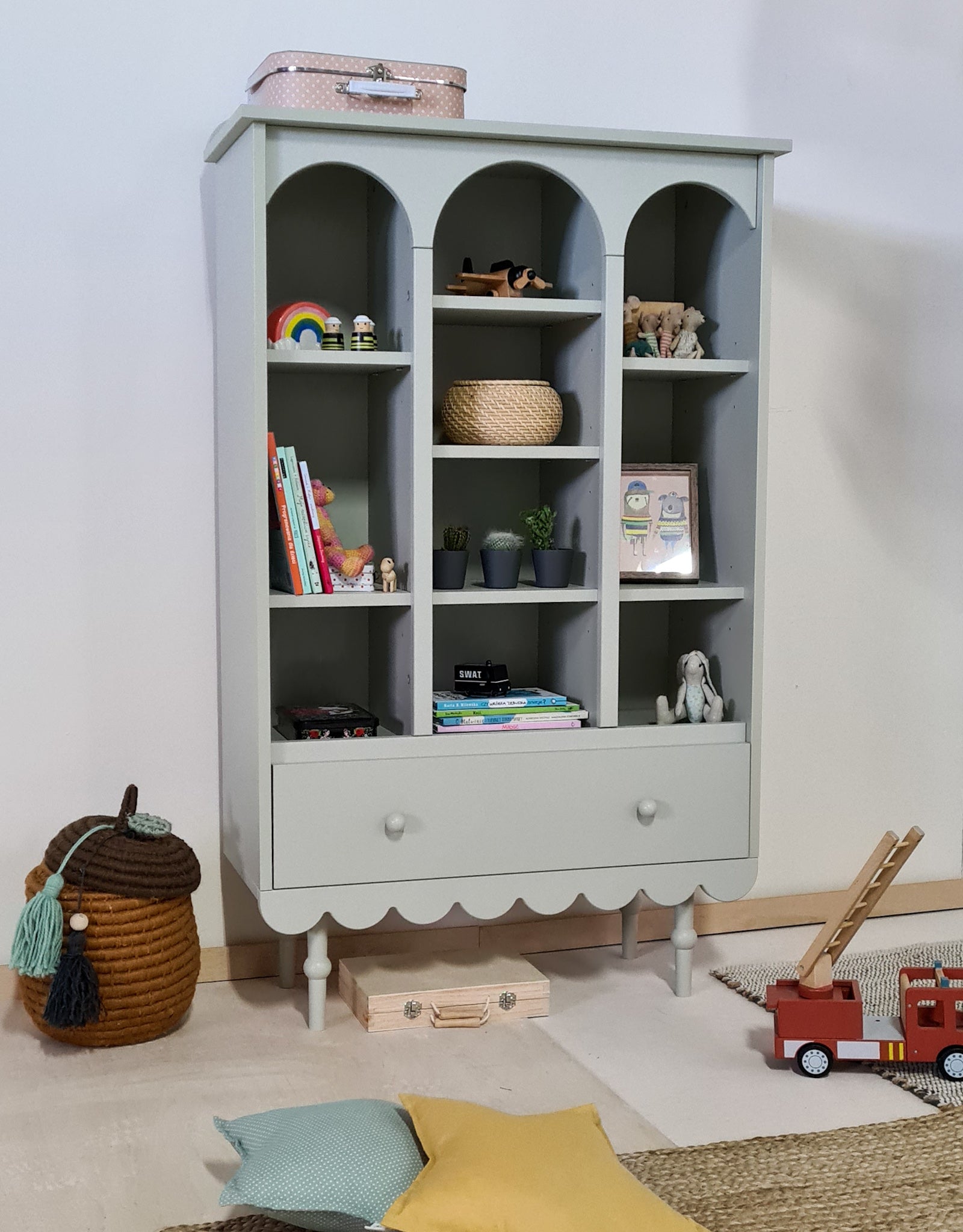 Wood Luck - Bücherregal Babushka olive