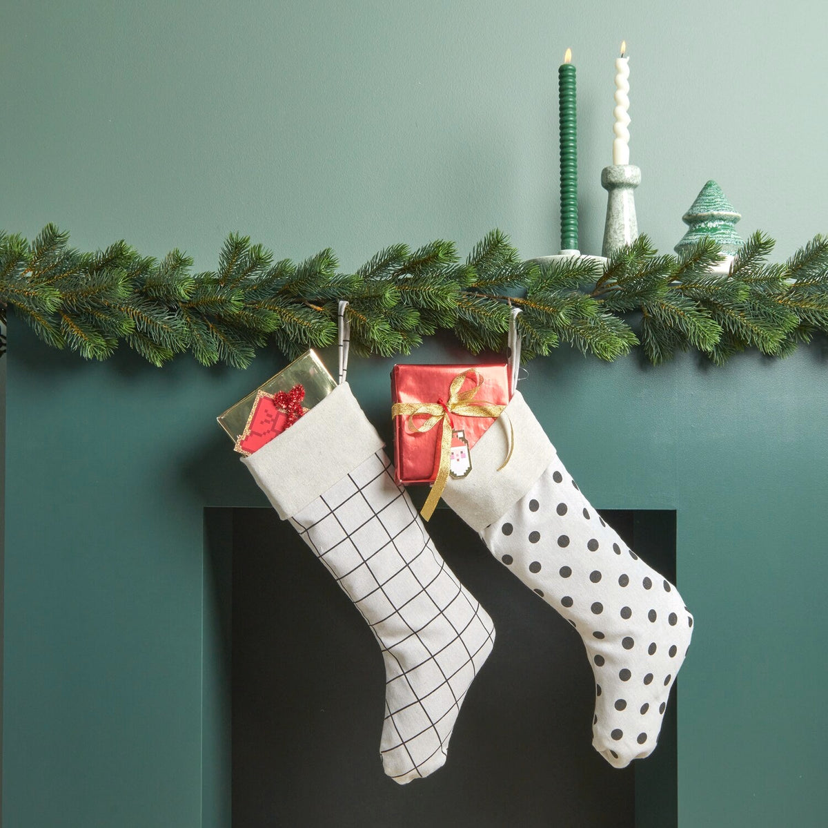 Rico Design - Weihnachtssocke kariert Weiß-Schwarz