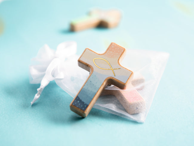 Spiegelburg - Holzkreuz auf Büchlein: Du bist geborgen in Gottes Hand