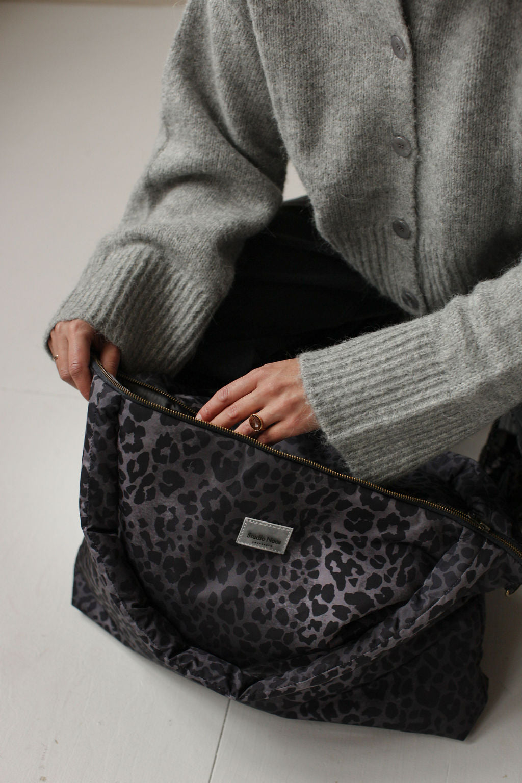 Studio Noos - Wickeltasche Antra Leopard Puffy