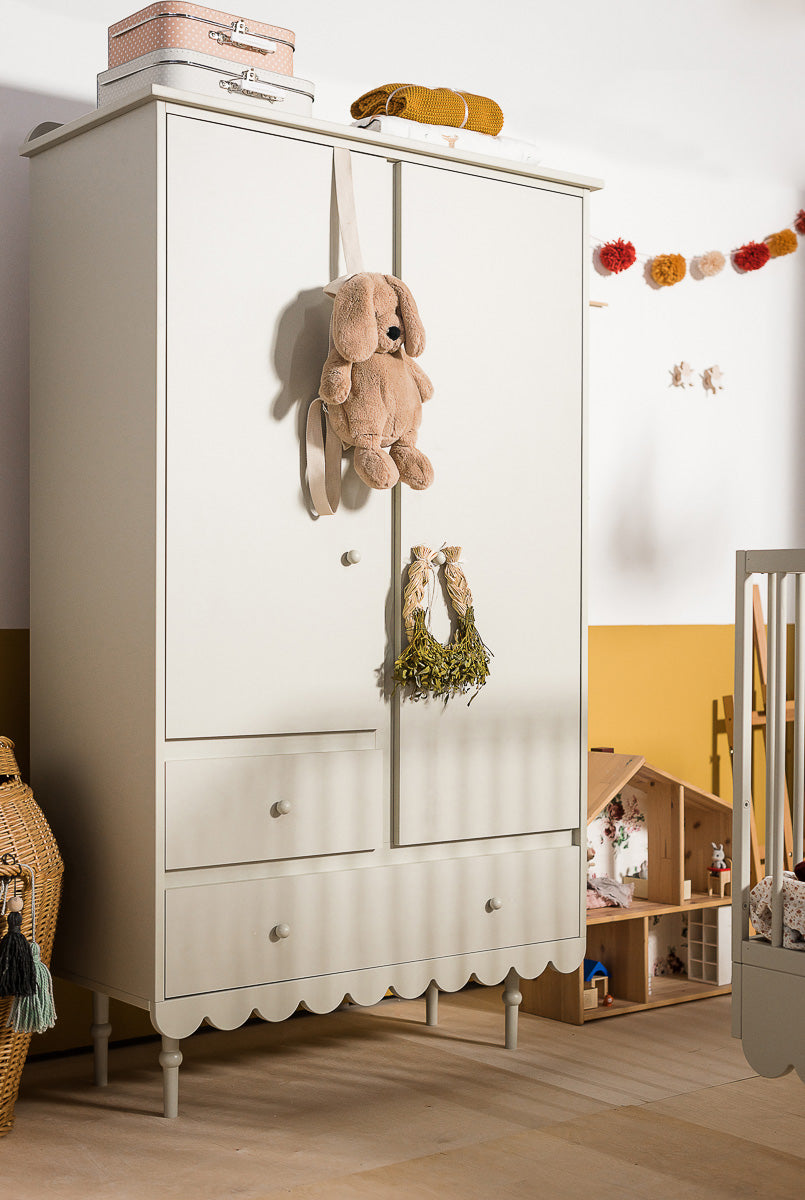 Wood Luck - Kleiderschrank Babushka olive