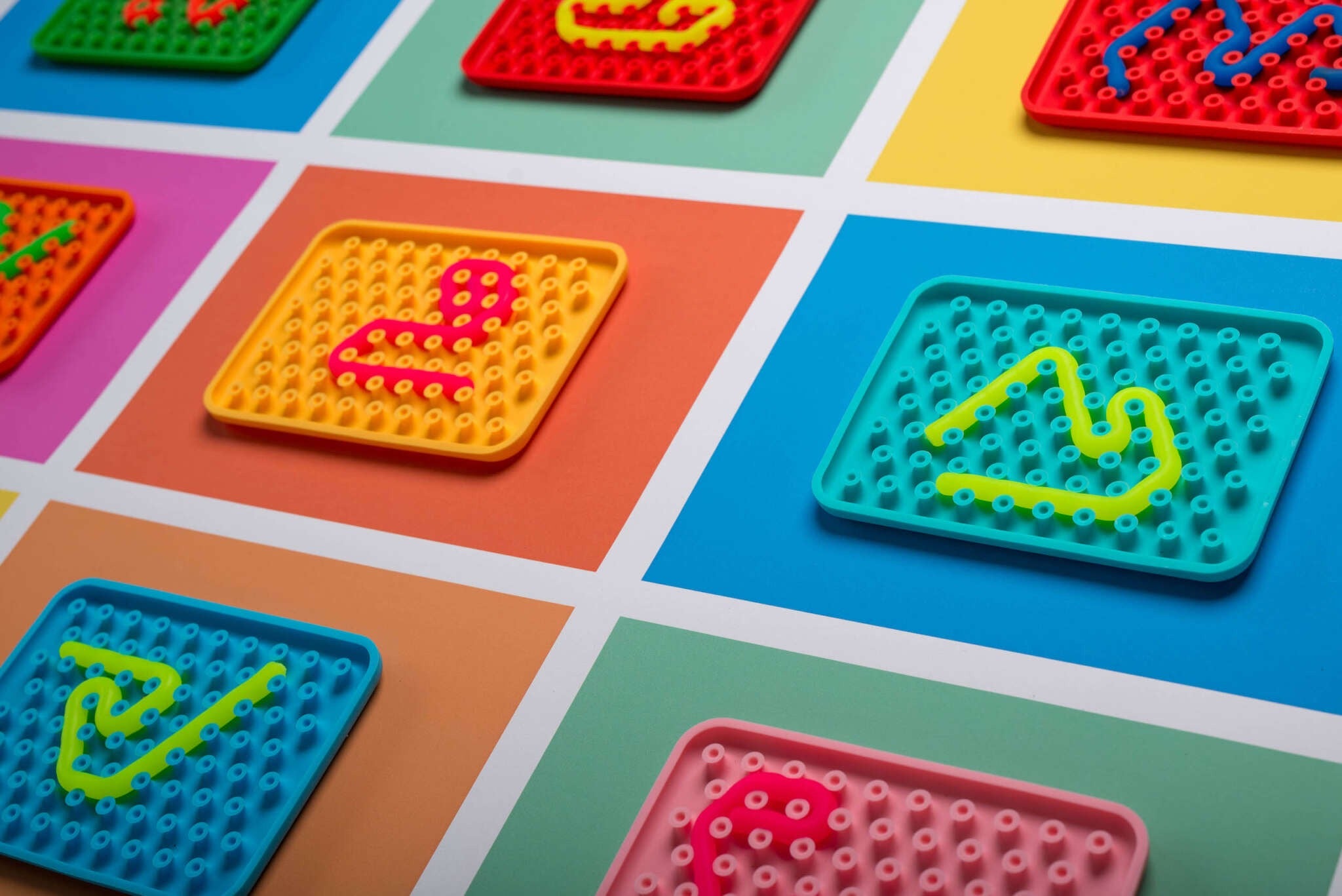 Wiggly Toy - Sensorisches Fädelspiel: Wiggly Toy