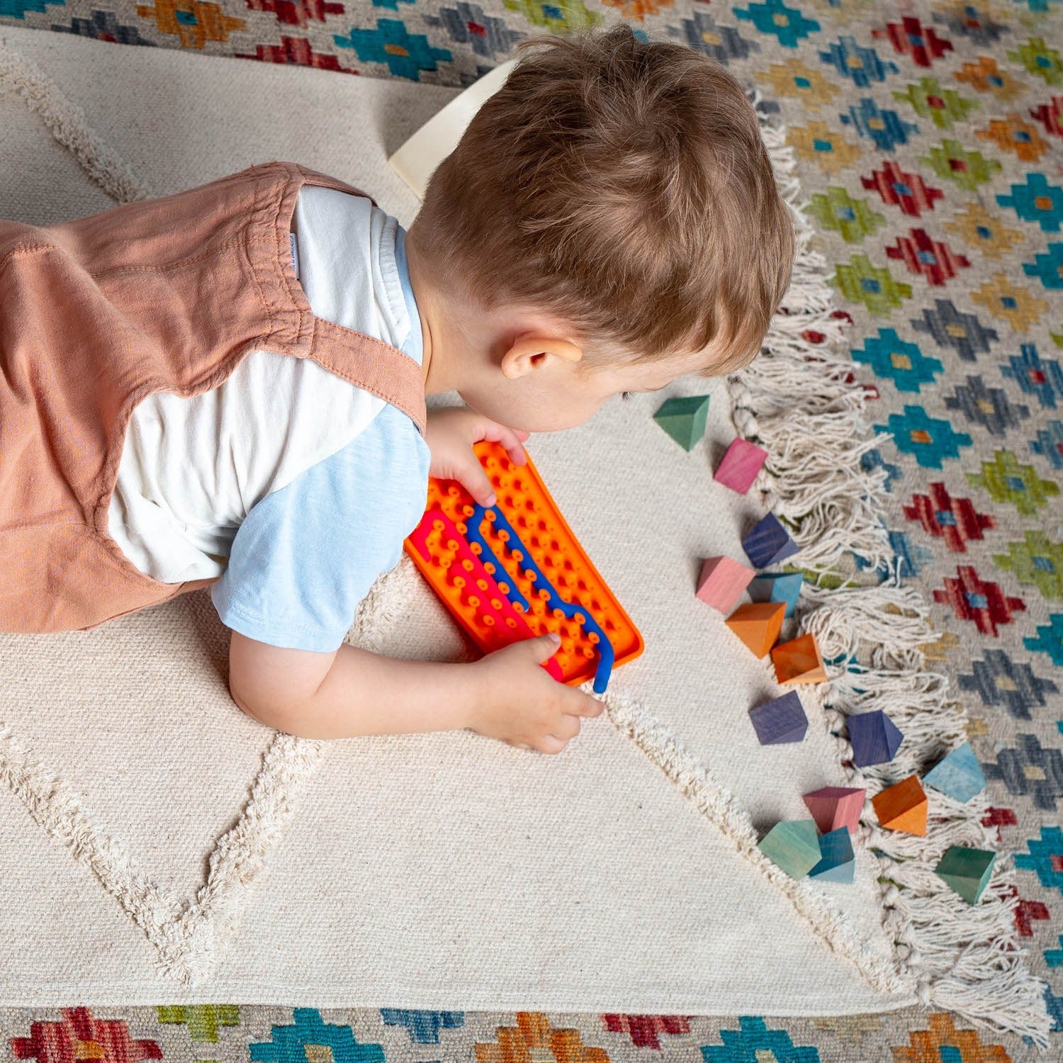 Wiggly Toy - Sensorisches Fädelspiel: Wiggly Toy