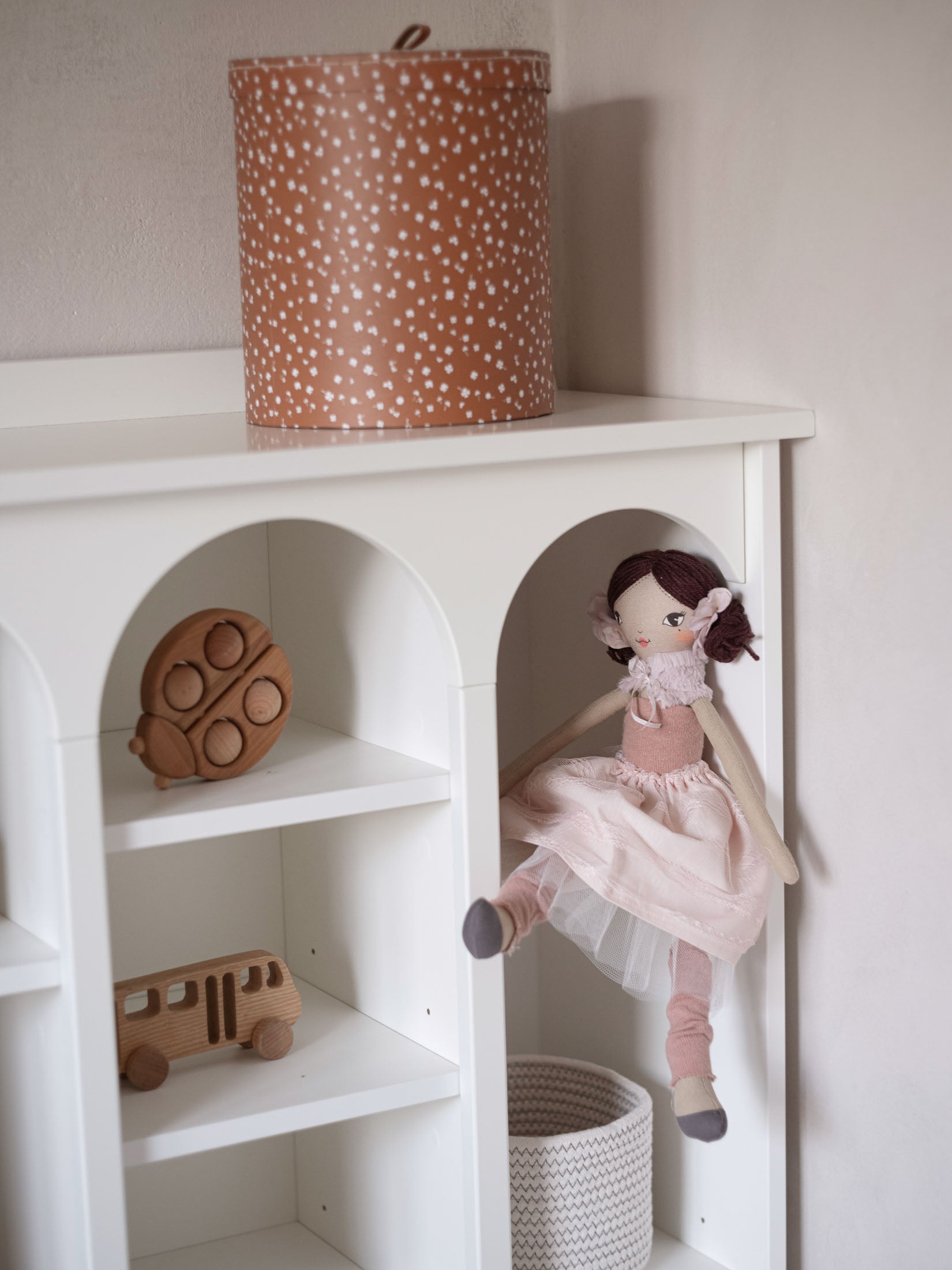 Wood Luck - Bücherregal Babushka off-white