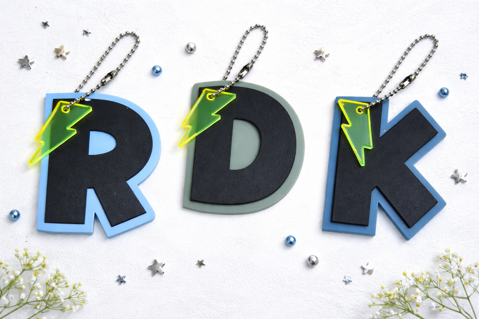 Invy Design - Anhänger Cartoon Buchstabe mit Blitz