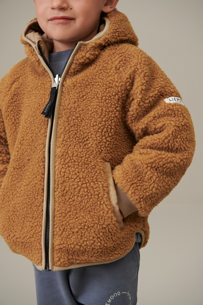 Liewood_3-22_OW_Lookbook_JACKSON_REVERSIBLE_JACKET_0428-1
