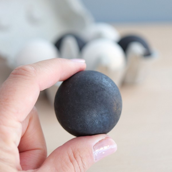 grimms-holzkugeln-monochrom-04