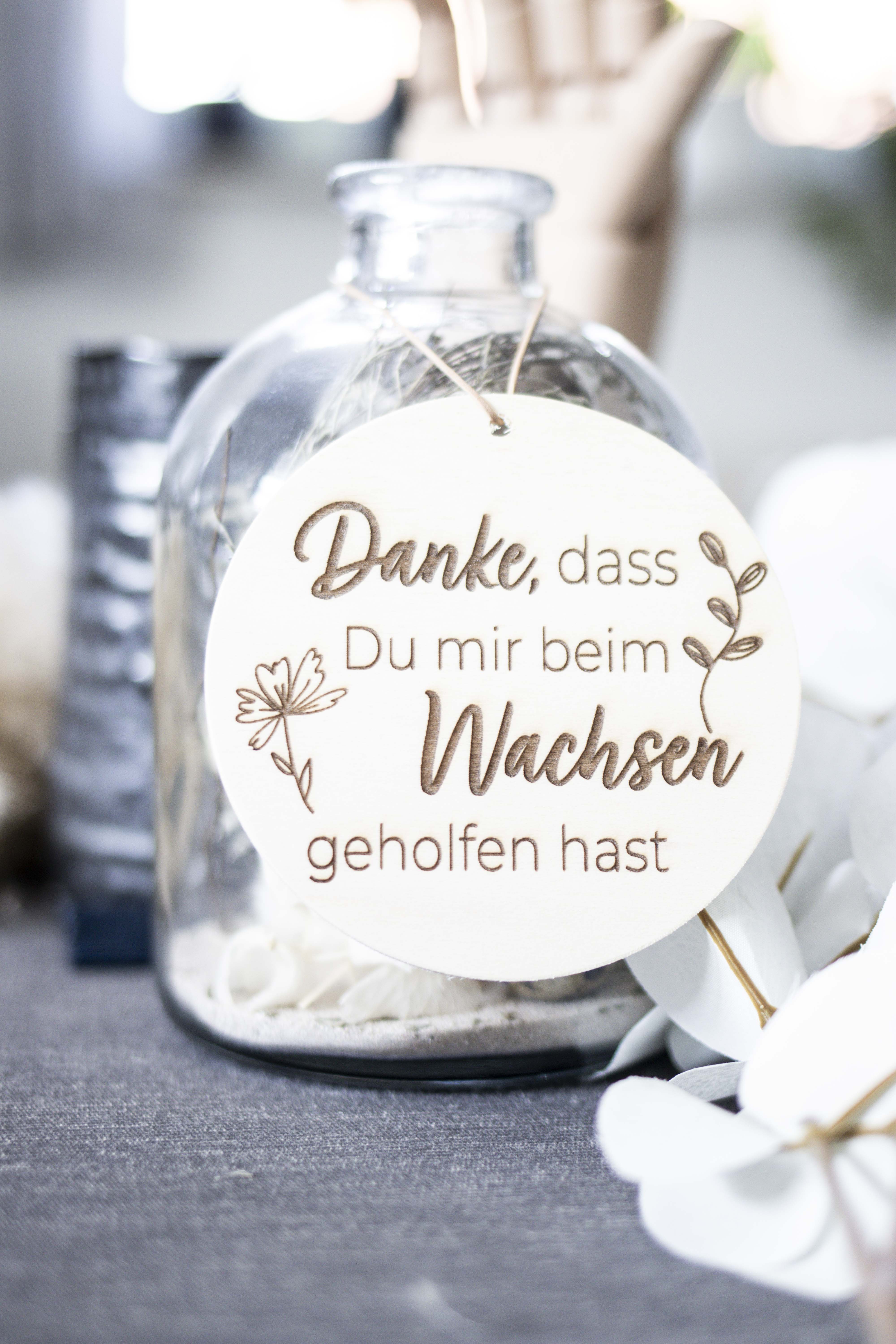 Invy Design - Holzschild "Danke, dass Du mir beim Wachsen geholfen hast"