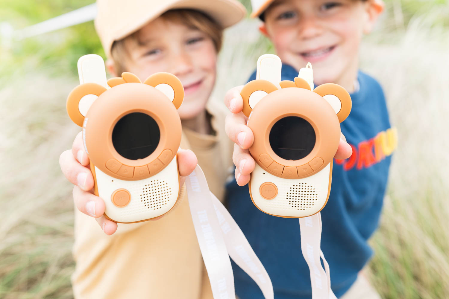The_zoofamily_walkie_talkie_bear_bear_12