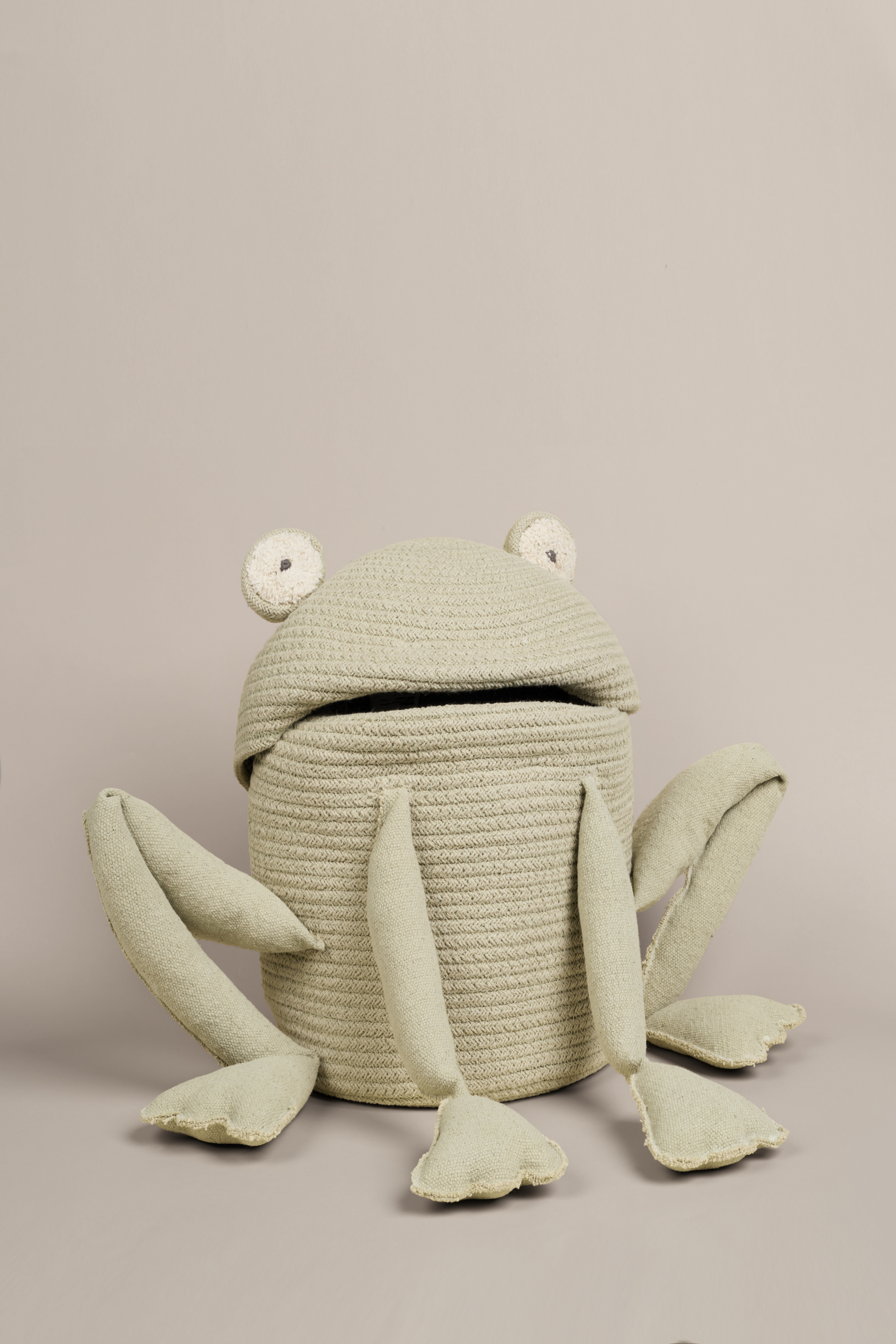 lorena-canals_basket-fred-frog Lorena Canals - Korb "Fred the Frog"