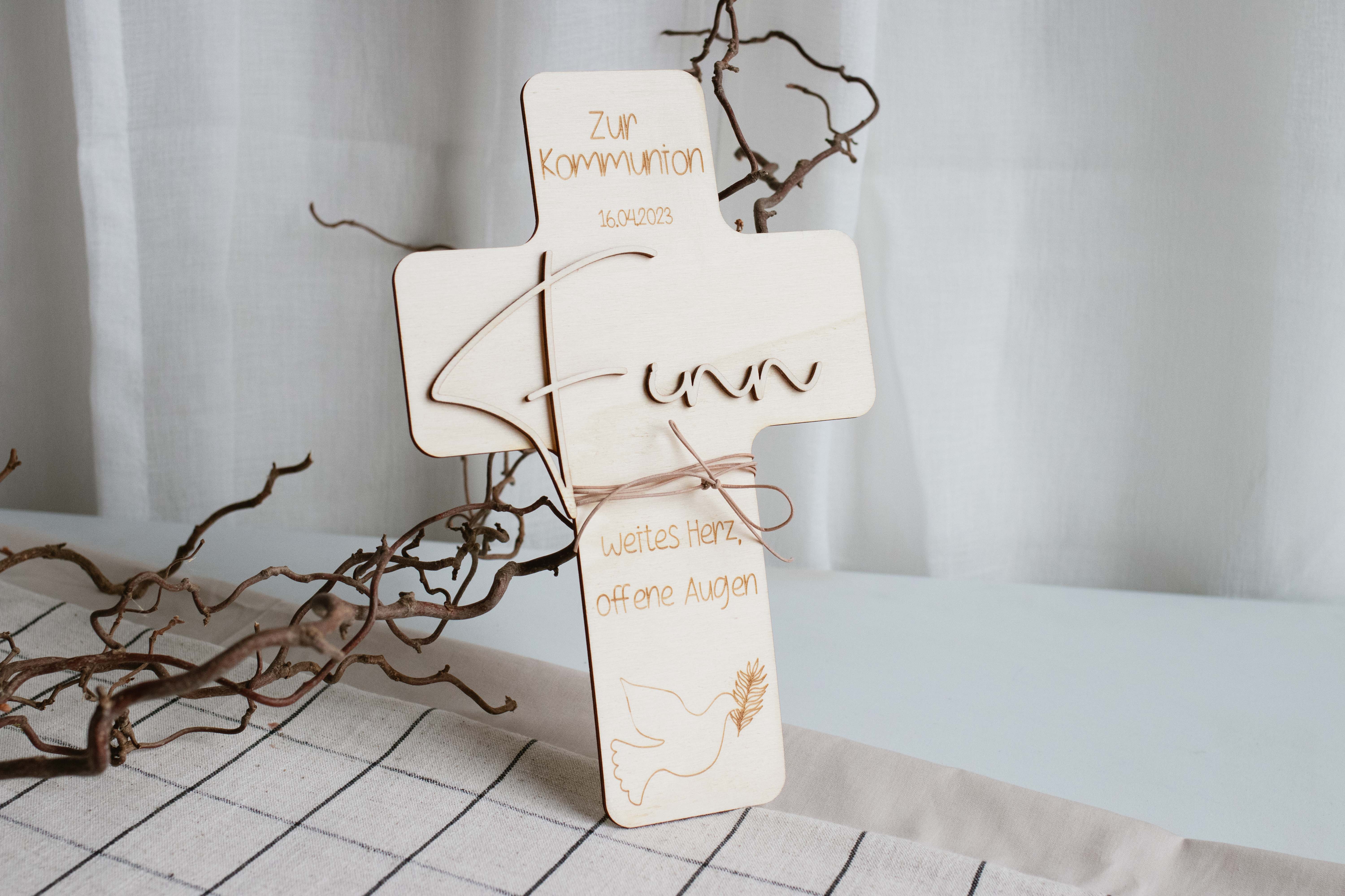 IMG_1432 Invy Design - Holzkreuz personalisiert "Taube"