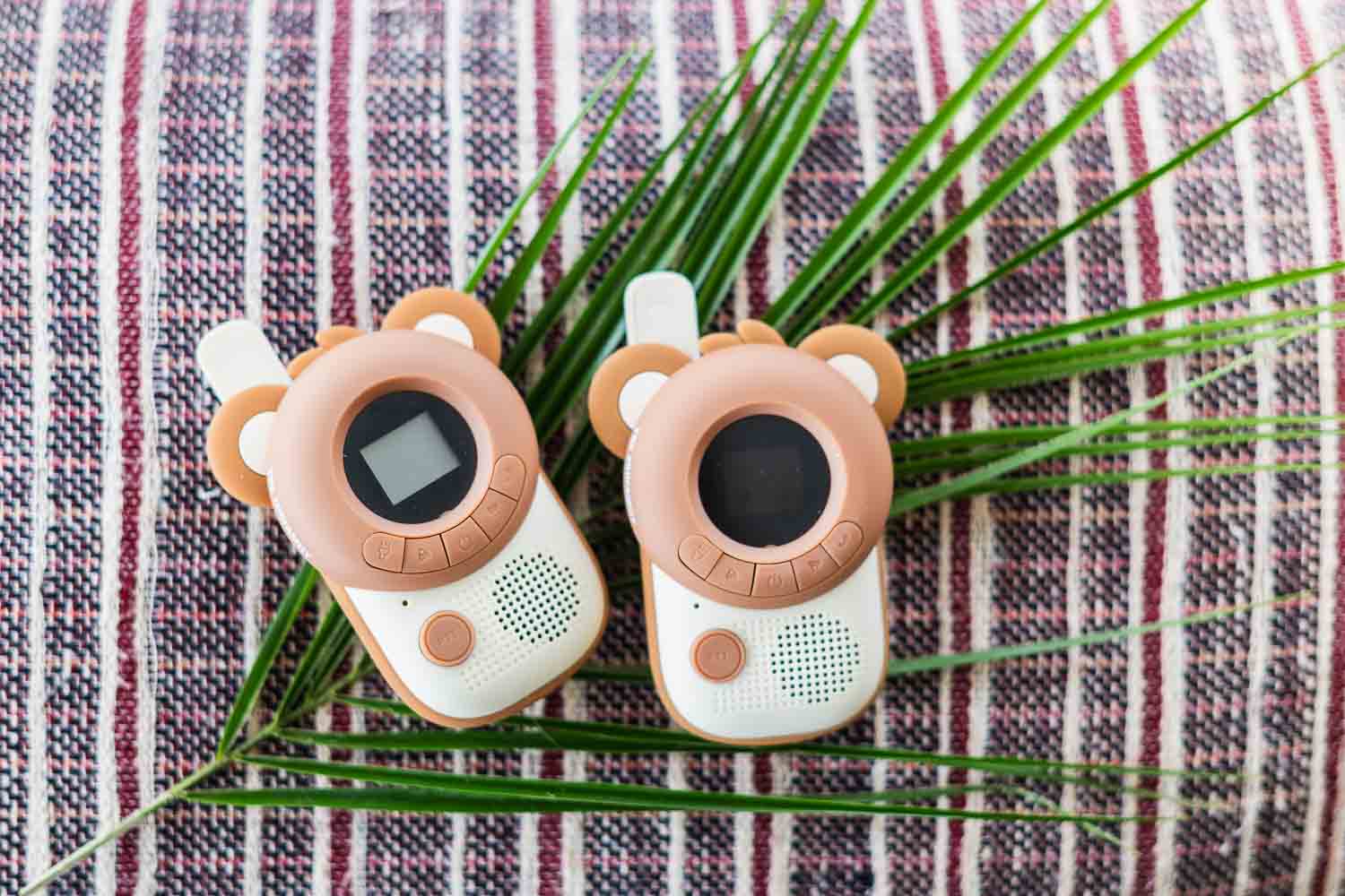 The_zoofamily_walkie_talkie_bear_bear_8