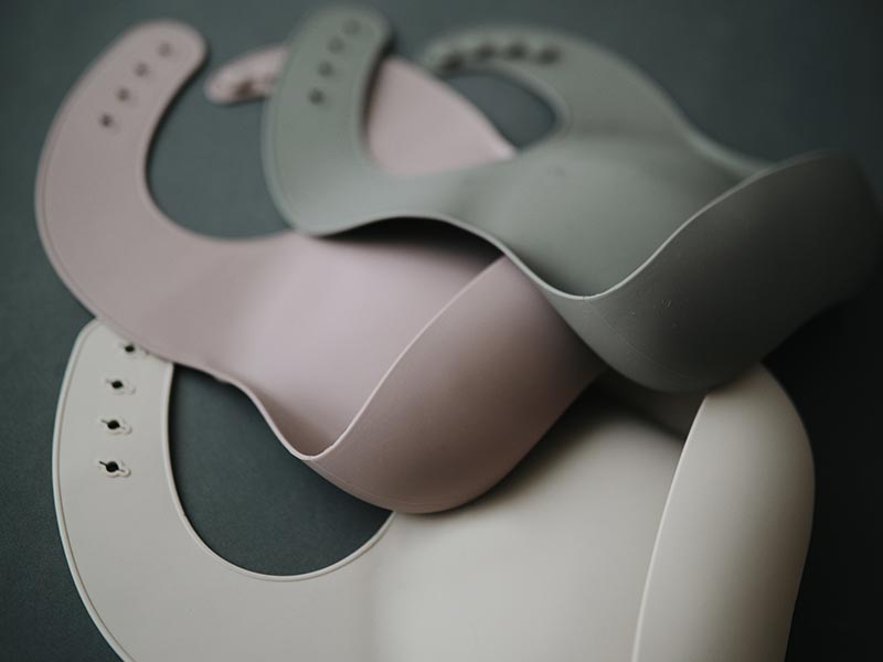 mushie-silicone-bib-4